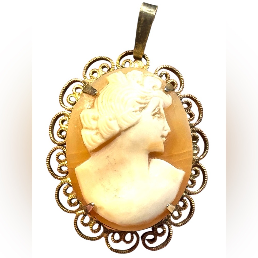 Vintage gold finish carved shell cameo right facing CAMEO pendant